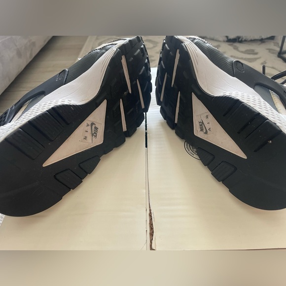 Nike Huarache Sneakers - Picture 6 of 7